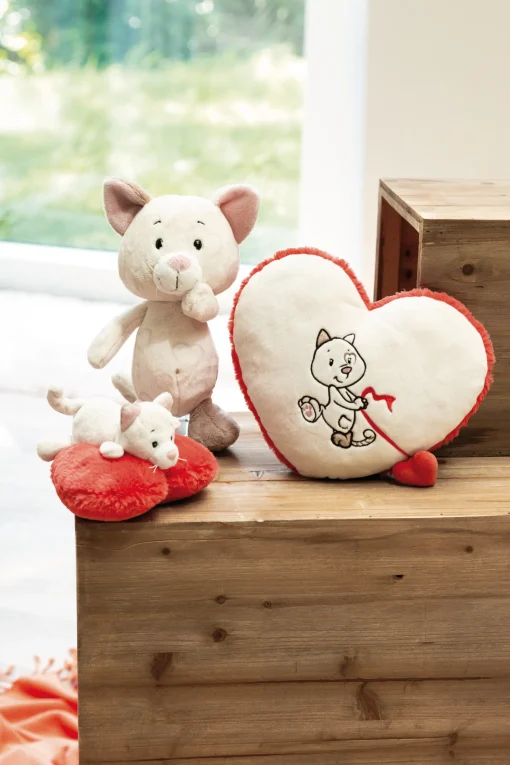 Kuscheltier Love Katze auf Herz liegend NICI GREEN