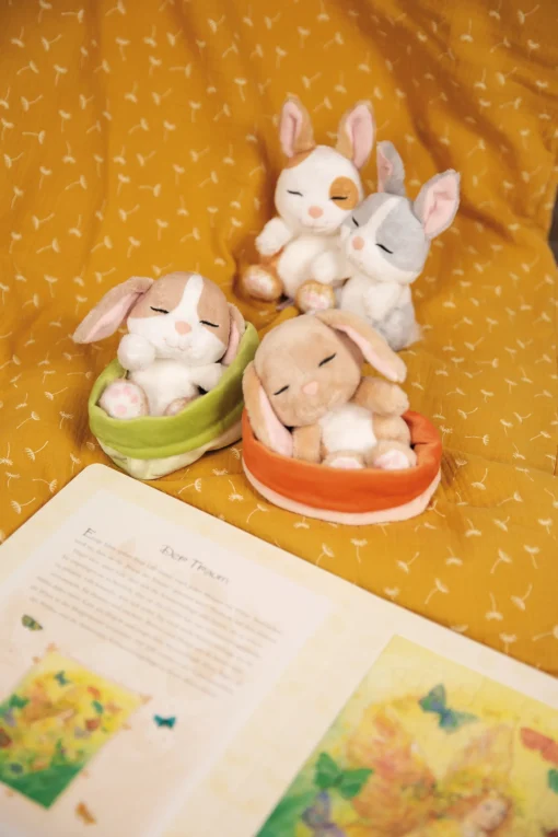 Kuscheltier Sleeping Pets Hase grau 12cm im grünen Körbchen