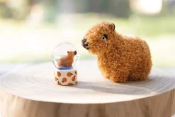 Sitzendes Kuscheltier Capybara "Happybara"
